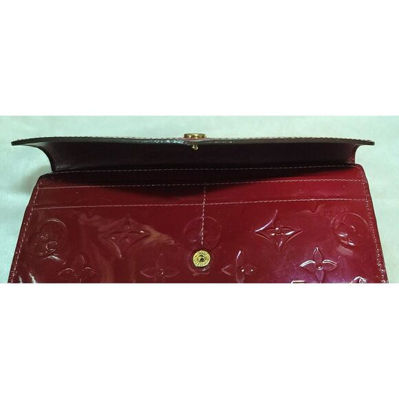 Louis Vuitton Cerise Monogram Vernis Sarah Wallet - Picture 4 of 12